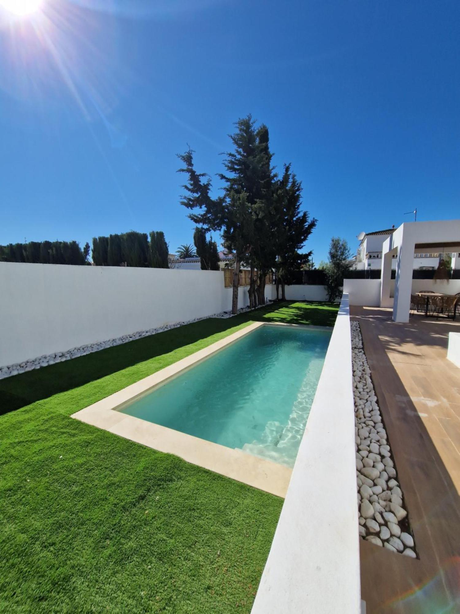 Gorgot P1 I Apartamento Con Terraza Y Piscina Comunitaria Cerca De La Playa Empuriabrava Exterior foto